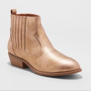 NWT Universal Thread gold western ankle boots SZ 8